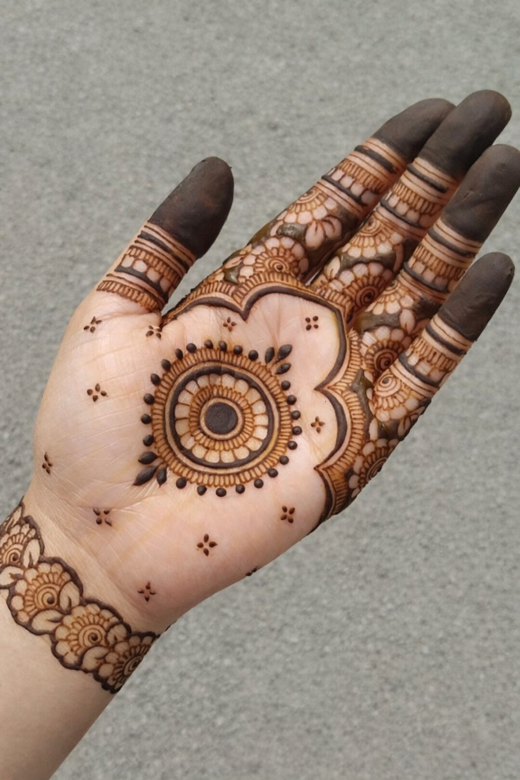 mehendi design simple front hand