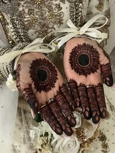 mehendi design simple front hand