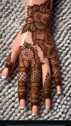 royal front hand mehndi design