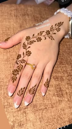 royal front hand mehndi design