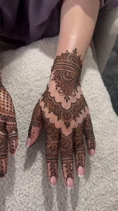 royal front hand mehndi design