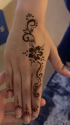 royal front hand mehndi design