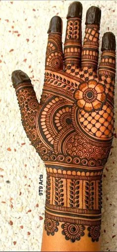 royal front hand mehndi design