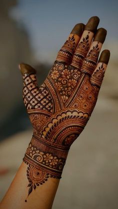 royal front hand mehndi design