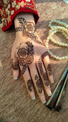 royal front hand mehndi design