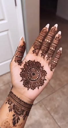 royal front hand mehndi design