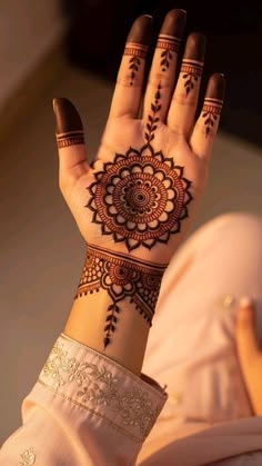 basic easy front hand simple mehndi design