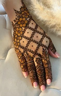 basic easy front hand simple mehndi design