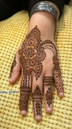 basic easy front hand simple mehndi design