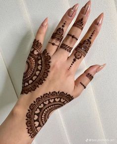 basic easy front hand simple mehndi design