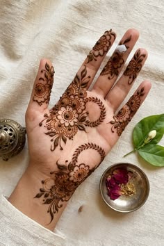 basic easy front hand simple mehndi design