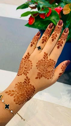 basic easy front hand simple mehndi design