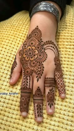 basic easy front hand simple mehndi design