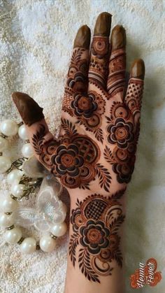 basic easy front hand simple mehndi design