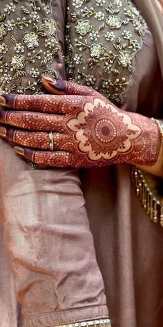 basic easy front hand simple mehndi design