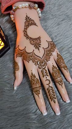 basic easy front hand simple mehndi design