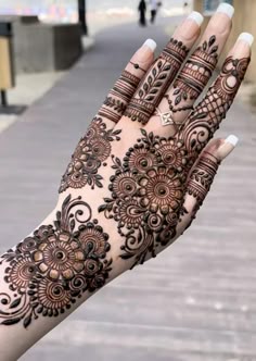 basic easy front hand simple mehndi design