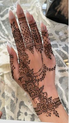 basic easy front hand simple mehndi design