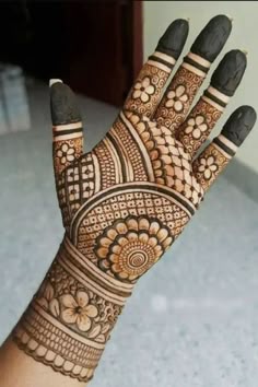 basic easy front hand simple mehndi design