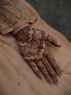 basic easy front hand simple mehndi design