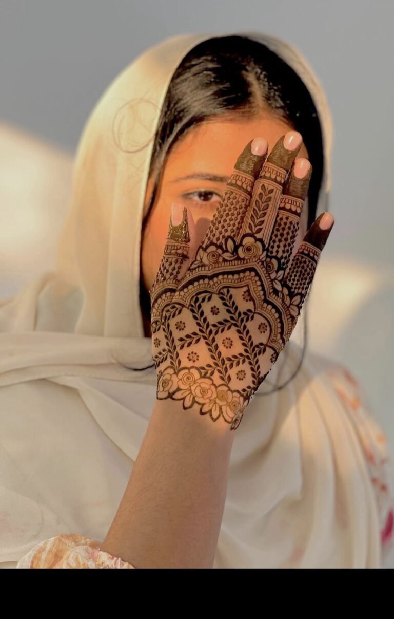 back hand mehndi design girl