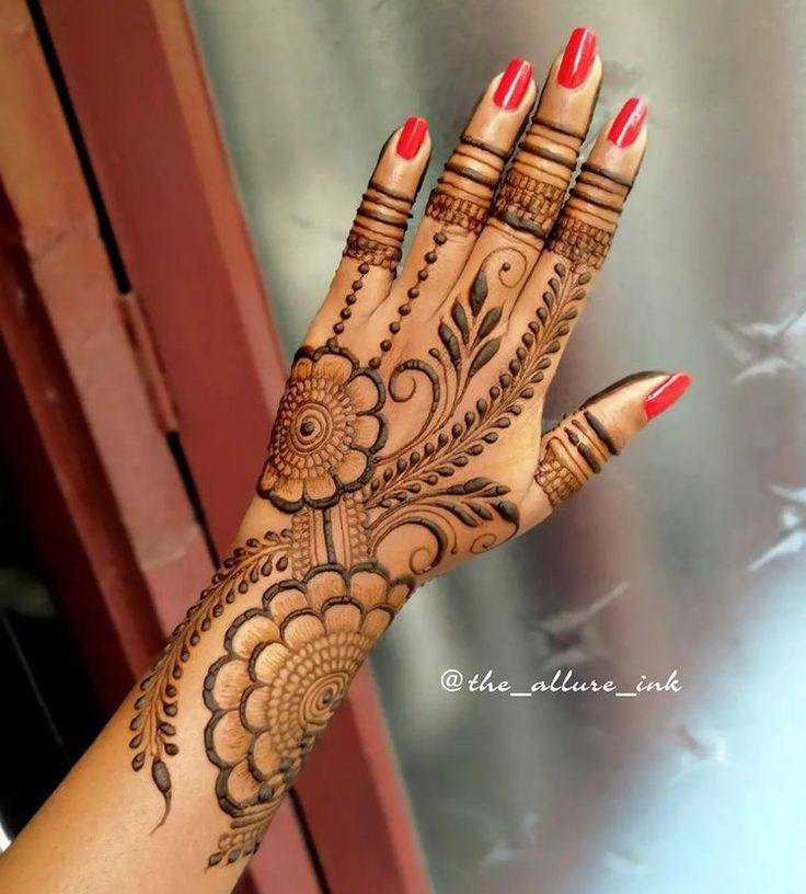 back hand mehndi design girl