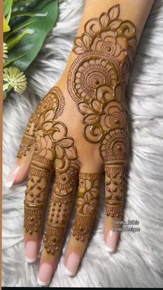 back hand mehndi design girl