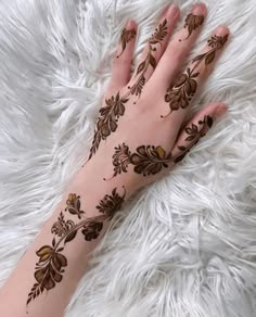back hand mehndi design girl