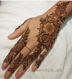 back hand mehndi design girl