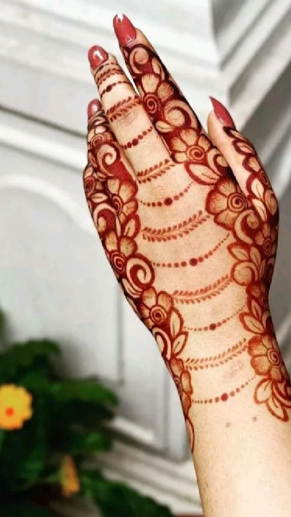back hand mehndi design girl
