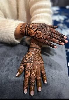 back hand mehndi design girl