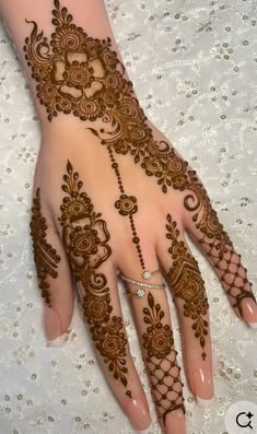 back hand mehndi design girl