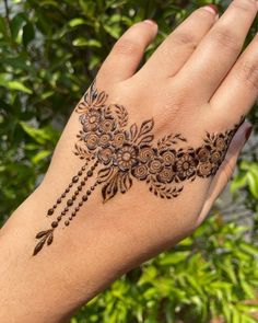 back hand mehndi design girl