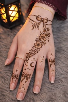 back hand mehndi design girl
