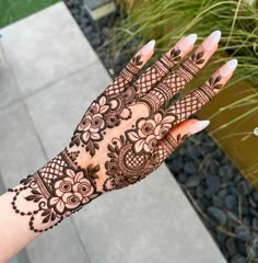 back hand mehndi design girl
