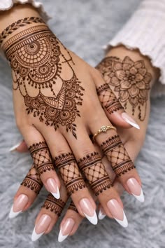 back hand mehndi design girl