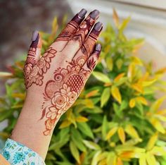 back hand mehndi design girl