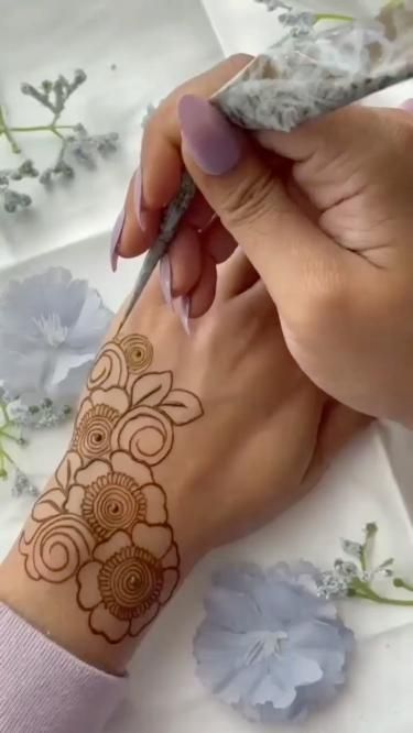 back hand mehndi design girl