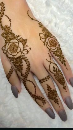 back hand mehndi design girl