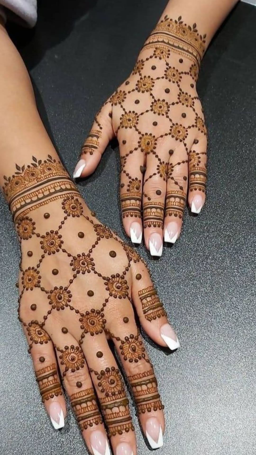 back hand mehndi design girl