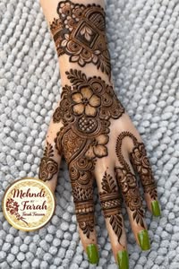 back hand mehndi design girl
