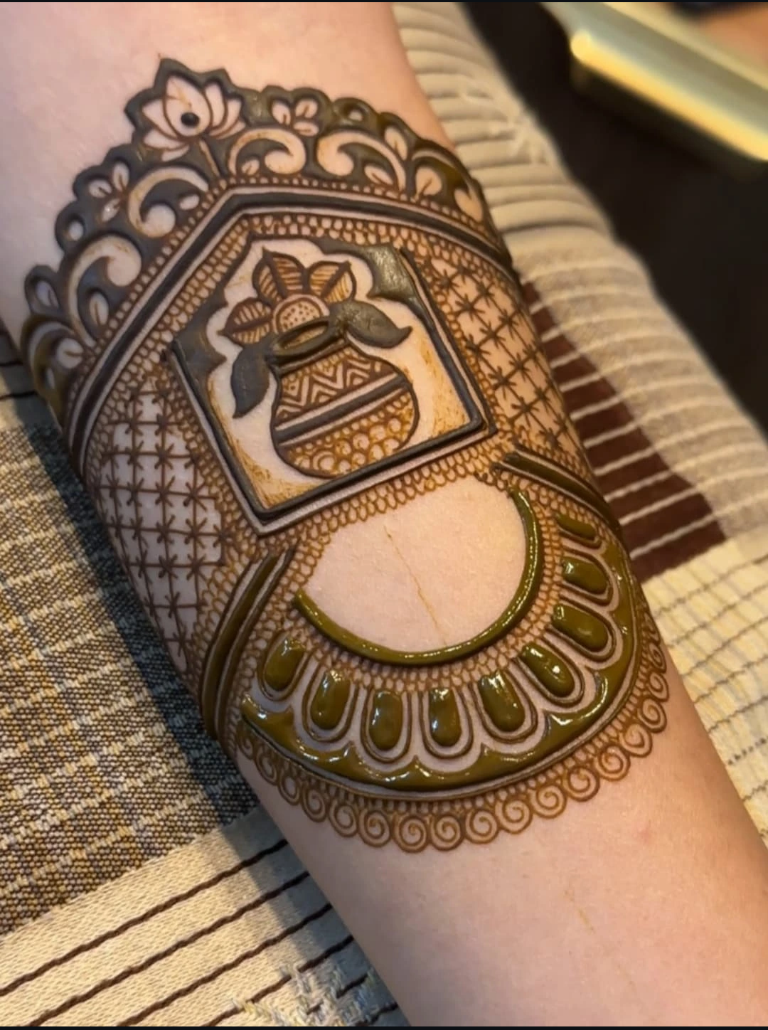 easy mehndi design for karva chauth