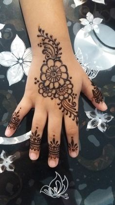 easy mehndi design for kids