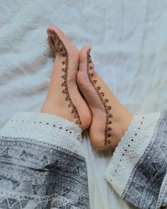 foot mehndi design simple and easy photo