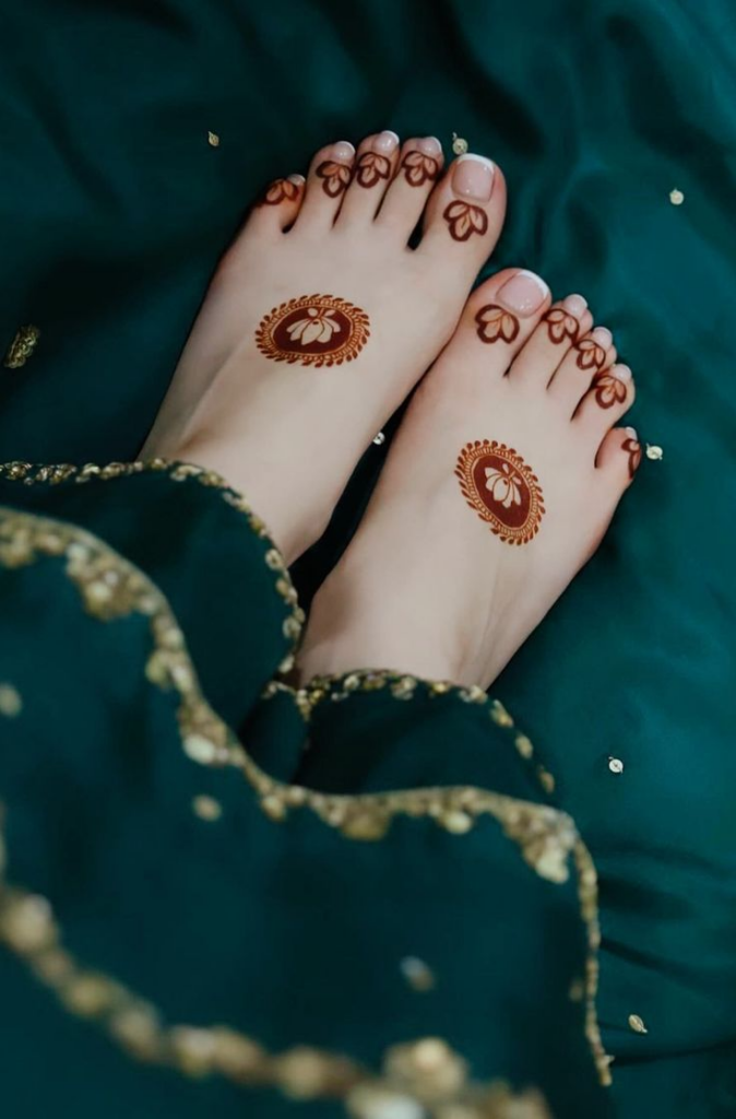 foot mehndi design simple and easy photo