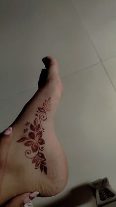 foot mehndi design simple and easy photo