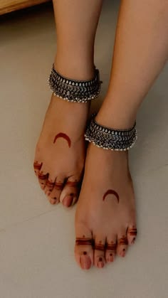 foot mehndi design simple and easy photo