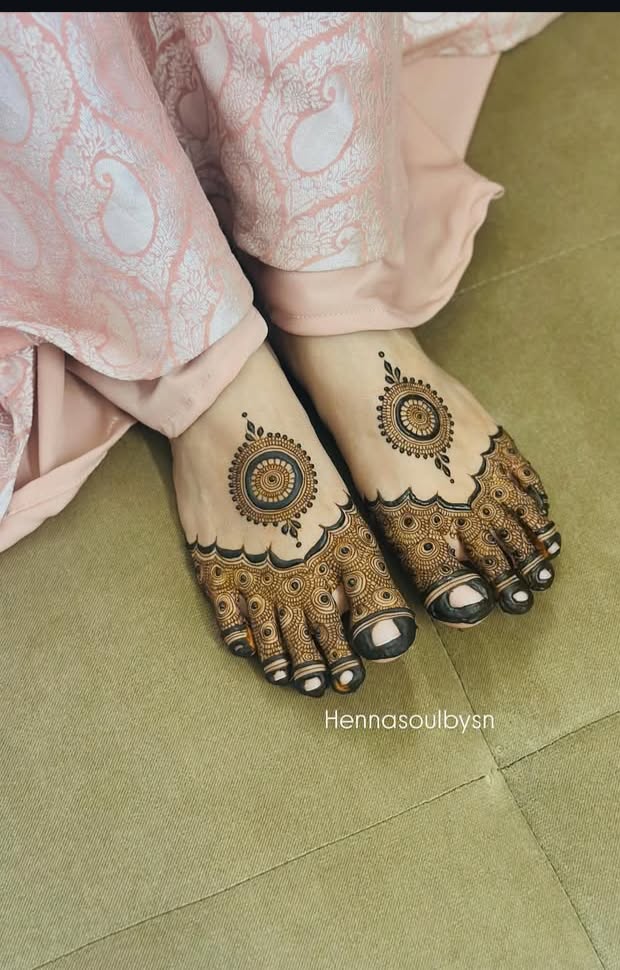 foot mehndi design simple and easy photo