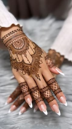 instagram mehndi design back hand