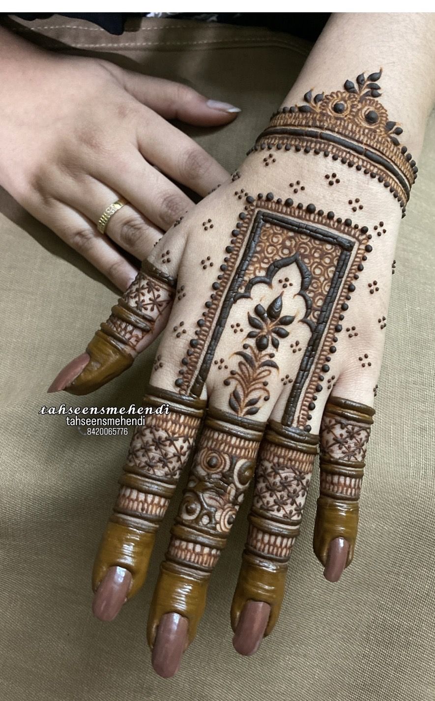 instagram mehndi design back hand